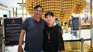 公司董事長(zhǎng)周翠臘去國(guó)外考察